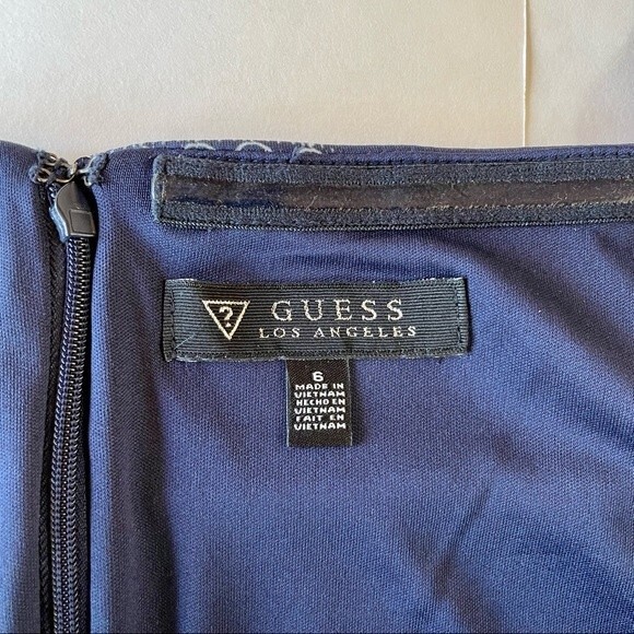 Guess Off the Shoulder Multi-Printed Scuba Dress with Removable Straps - Size 6 - Picture 8 of 14